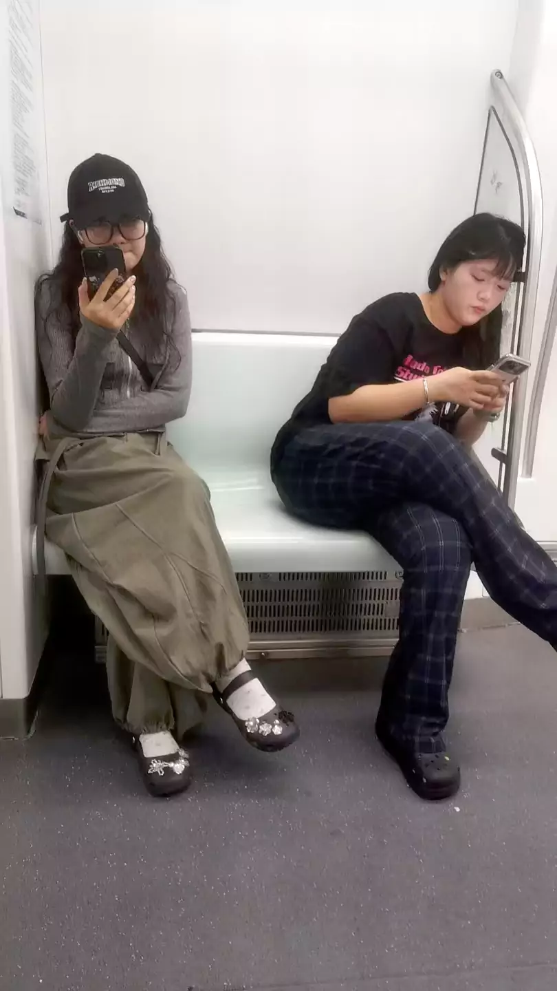 两个女子