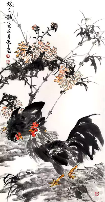 两个在公鸡和菊花
