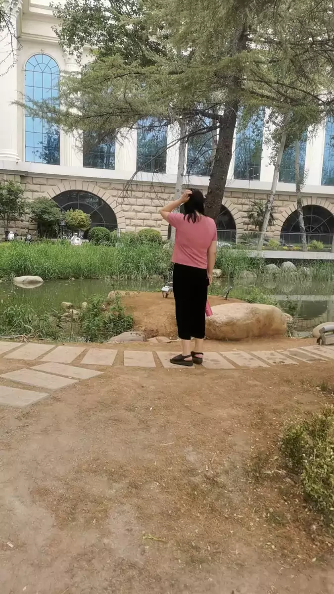红色倩影 当天