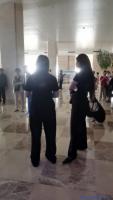 在威海南海新区的李静（右）左边的大概是叶伊丹