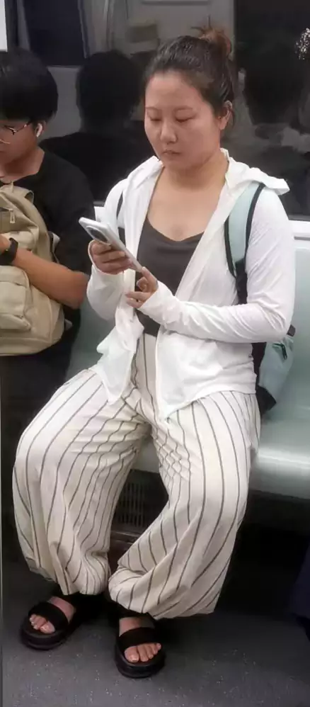严肃凝重一号线