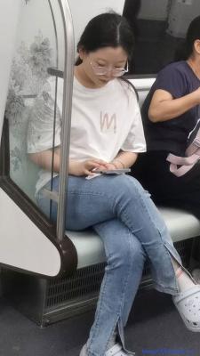隧道流光 独赴方寸屏幕