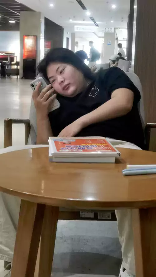 图书馆闲坐